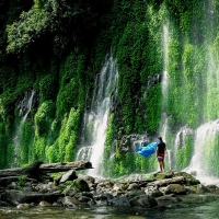 Asik-Asik Falls: Dwarfed by Nature
